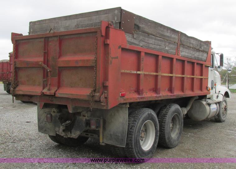 image for item L4128 1992 International 9400 grain truck