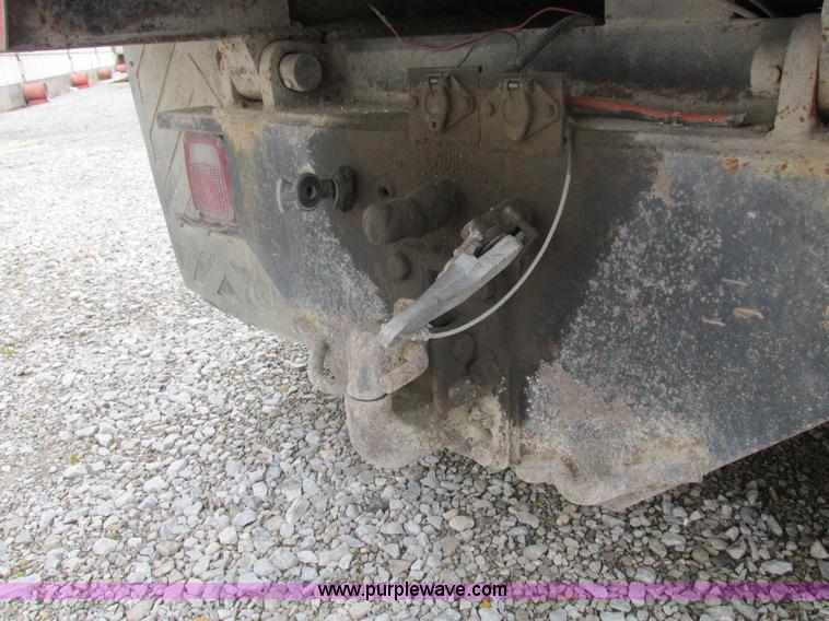 image for item L4128 1992 International 9400 grain truck