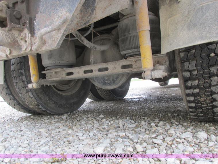 image for item L4128 1992 International 9400 grain truck