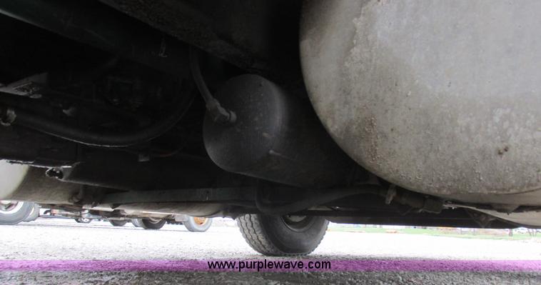 image for item L4128 1992 International 9400 grain truck