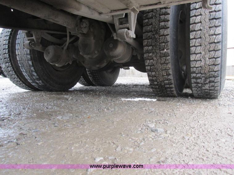 image for item L4128 1992 International 9400 grain truck