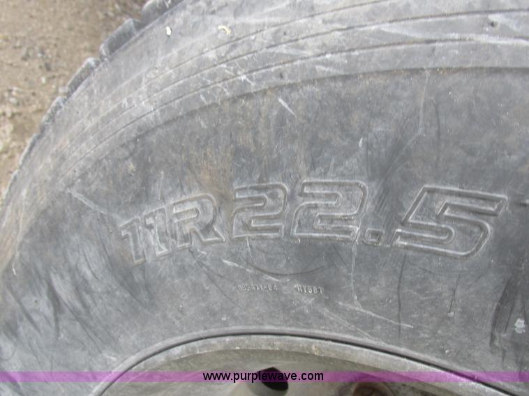 image for item L4128 1992 International 9400 grain truck