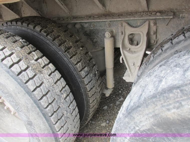 image for item L4128 1992 International 9400 grain truck