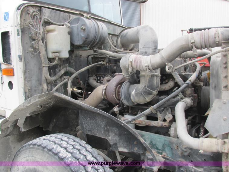 image for item L4128 1992 International 9400 grain truck