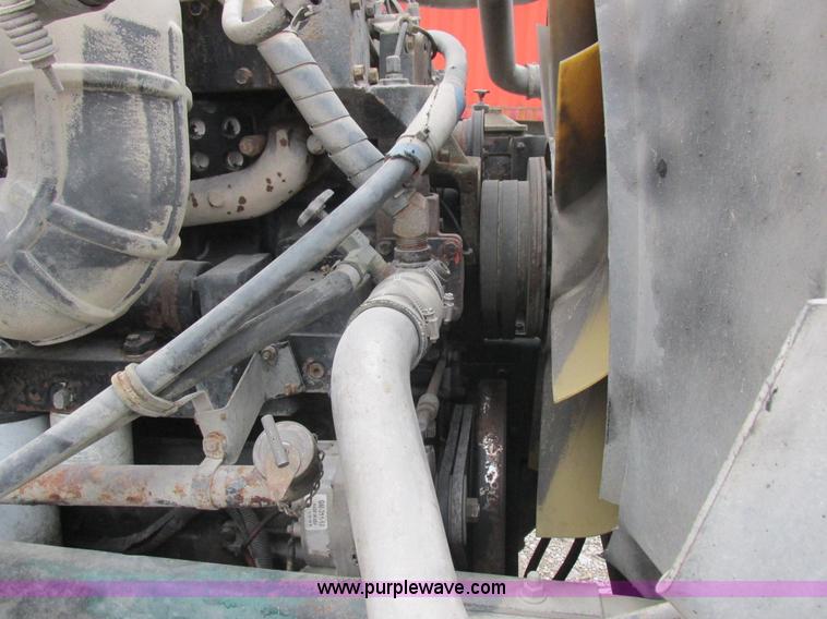 image for item L4128 1992 International 9400 grain truck