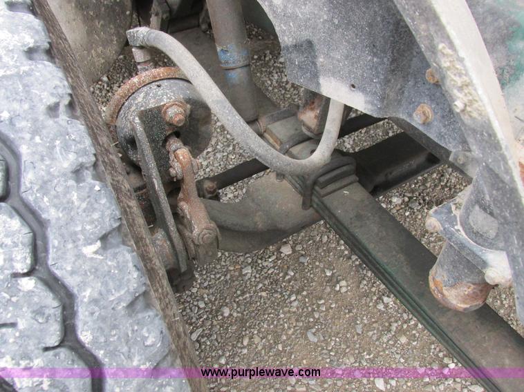 image for item L4128 1992 International 9400 grain truck