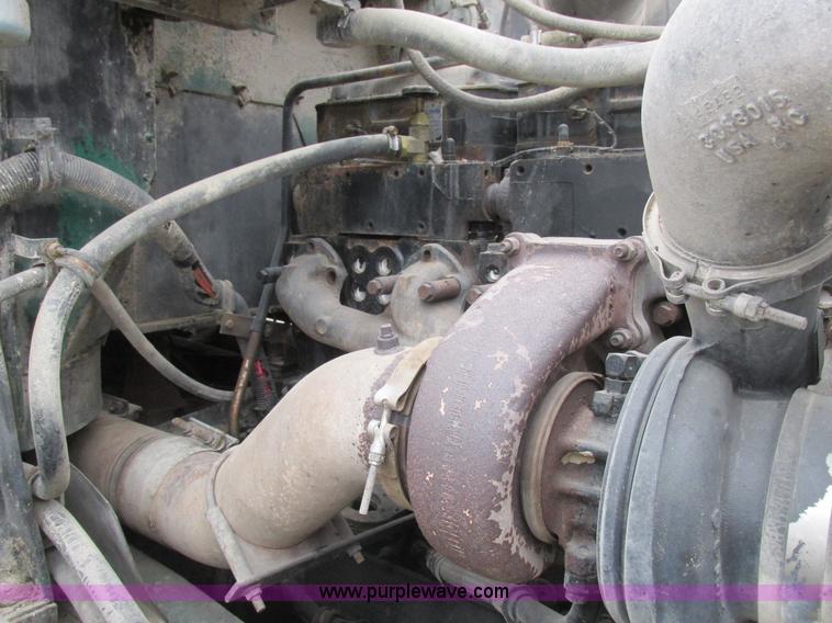 image for item L4128 1992 International 9400 grain truck