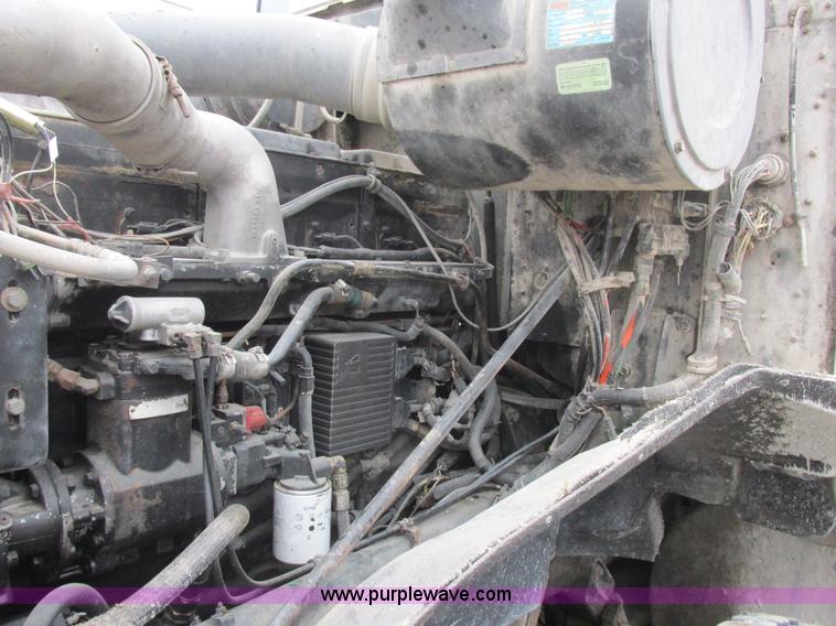 image for item L4128 1992 International 9400 grain truck