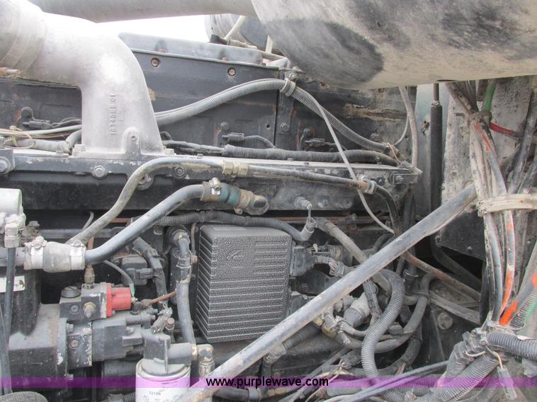 image for item L4128 1992 International 9400 grain truck