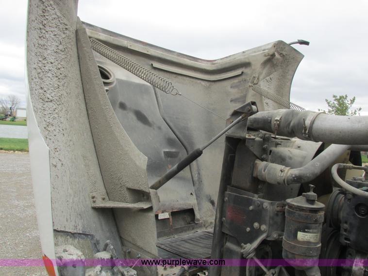 image for item L4128 1992 International 9400 grain truck