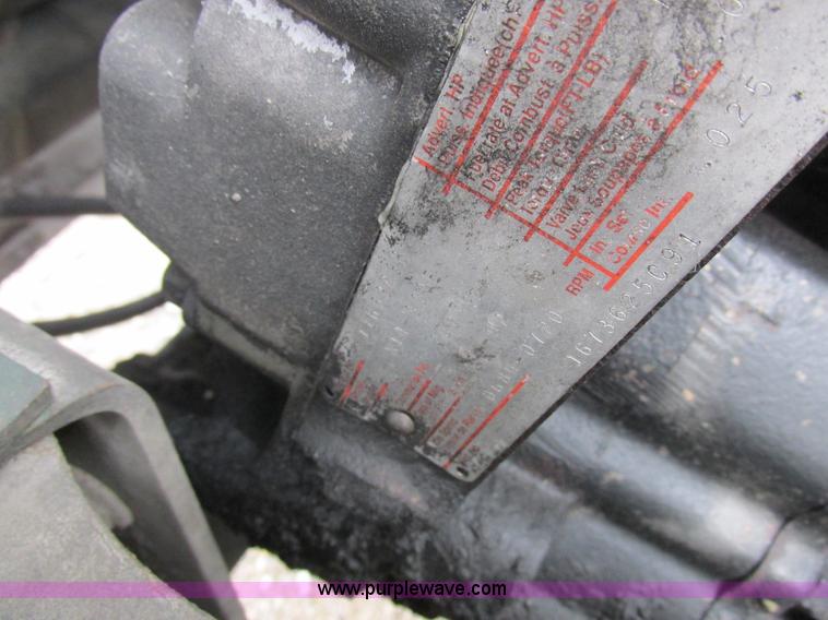 image for item L4128 1992 International 9400 grain truck