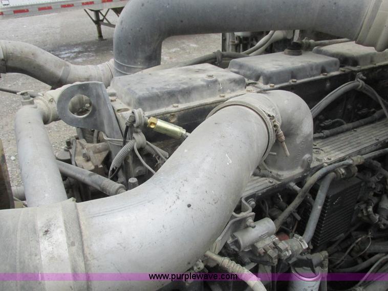 image for item L4128 1992 International 9400 grain truck