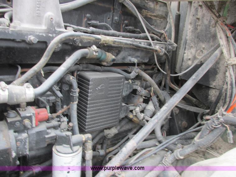 image for item L4128 1992 International 9400 grain truck