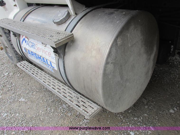 image for item L4128 1992 International 9400 grain truck