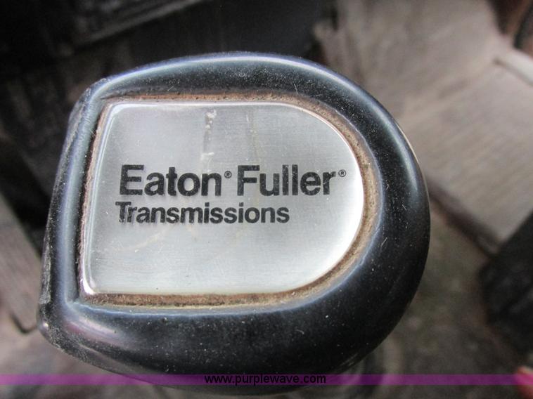 image for item L4128 1992 International 9400 grain truck