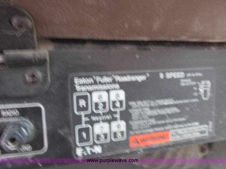 image for item L4128 1992 International 9400 grain truck