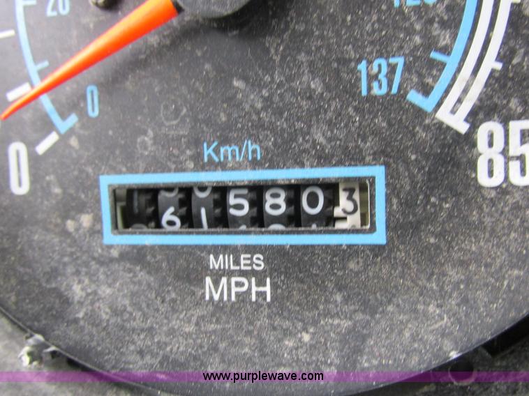 image for item L4128 1992 International 9400 grain truck