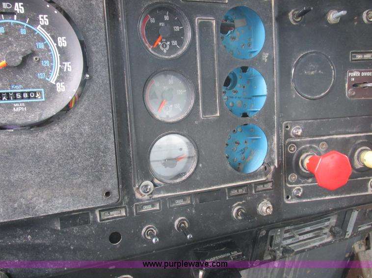 image for item L4128 1992 International 9400 grain truck