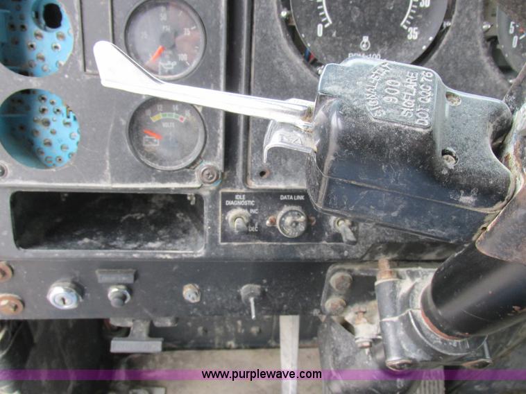 image for item L4128 1992 International 9400 grain truck