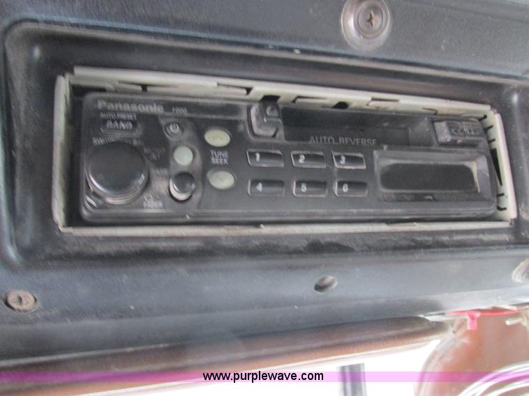 image for item L4128 1992 International 9400 grain truck