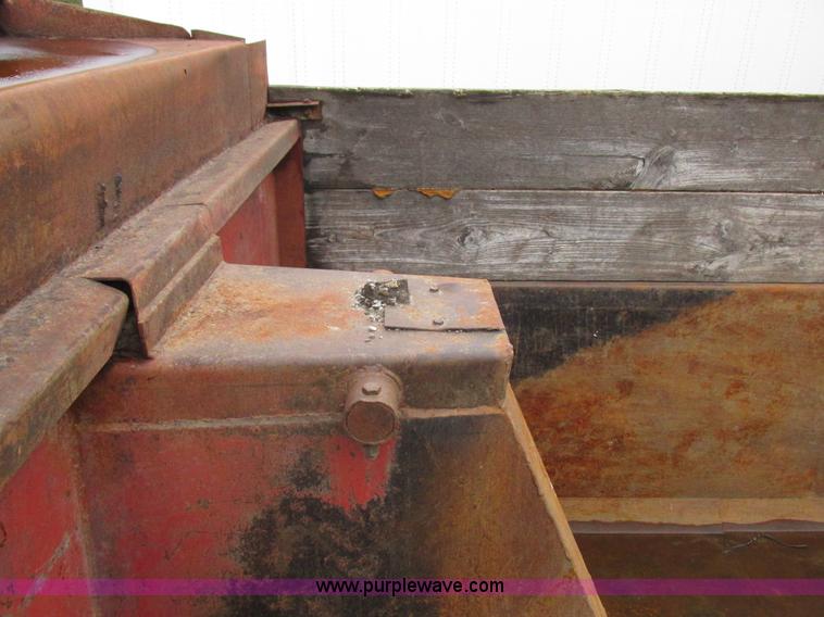 image for item L4128 1992 International 9400 grain truck