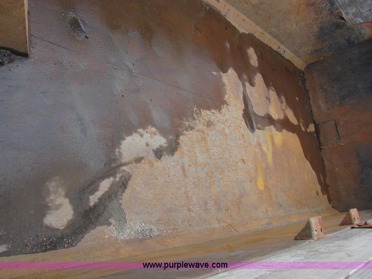 image for item L4128 1992 International 9400 grain truck