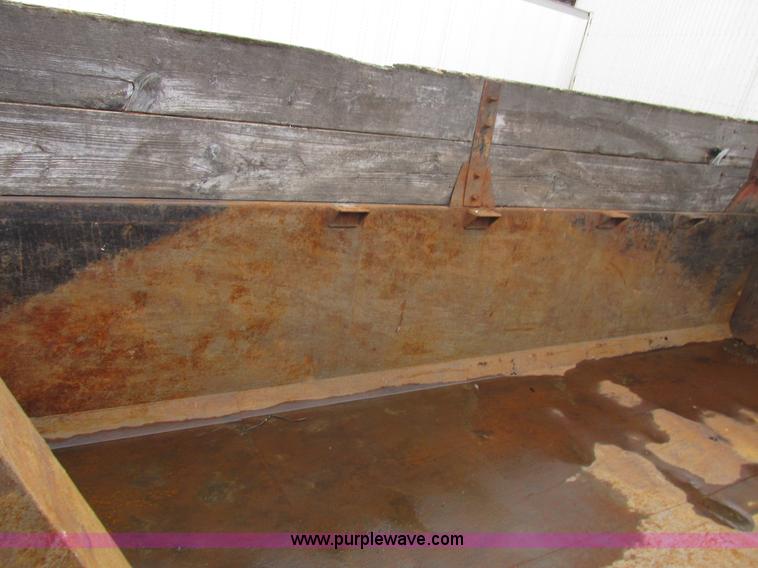 image for item L4128 1992 International 9400 grain truck