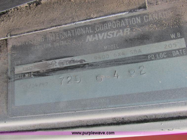 image for item L4128 1992 International 9400 grain truck