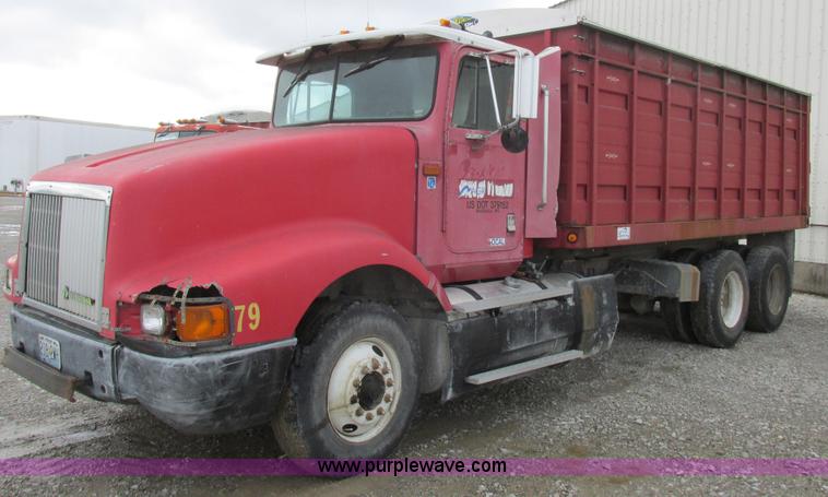 image for item L4130 1993 International 9400 grain truck