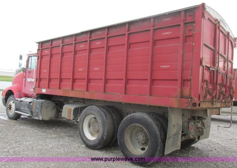 image for item L4130 1993 International 9400 grain truck