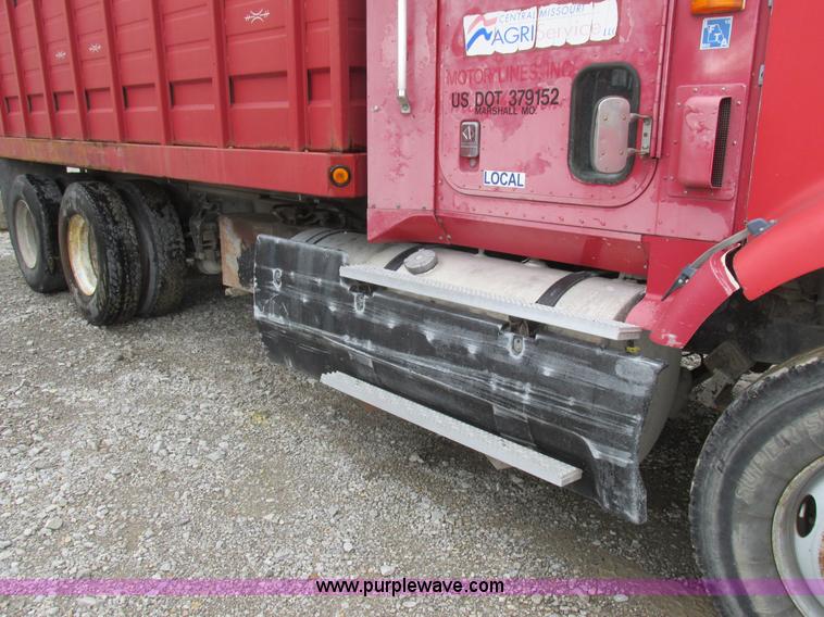 image for item L4130 1993 International 9400 grain truck