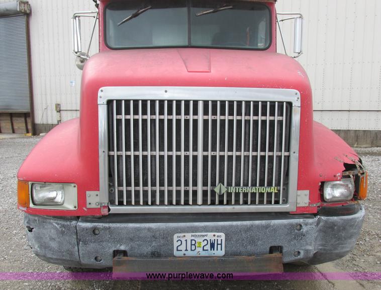 image for item L4130 1993 International 9400 grain truck
