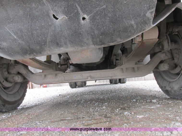 image for item L4130 1993 International 9400 grain truck