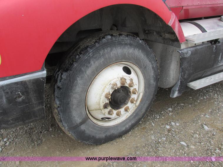 image for item L4130 1993 International 9400 grain truck