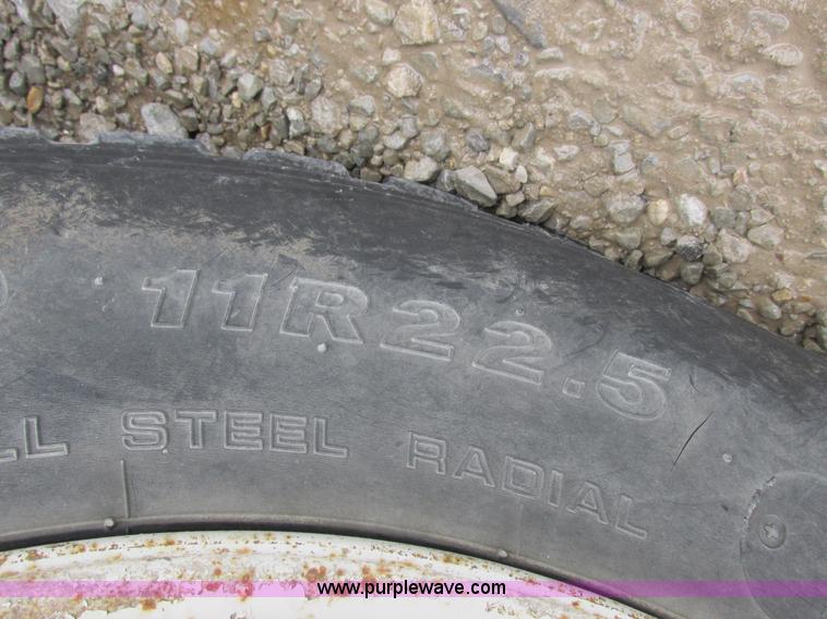 image for item L4130 1993 International 9400 grain truck