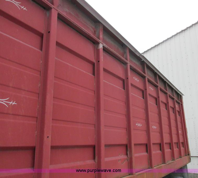 image for item L4130 1993 International 9400 grain truck