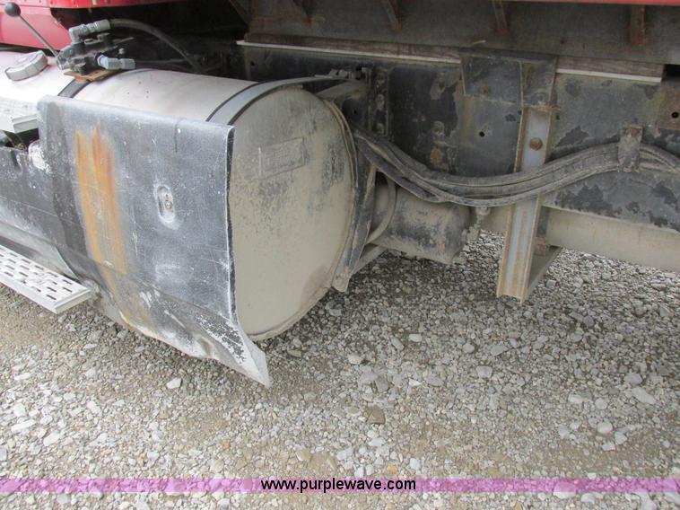 image for item L4130 1993 International 9400 grain truck