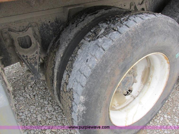 image for item L4130 1993 International 9400 grain truck