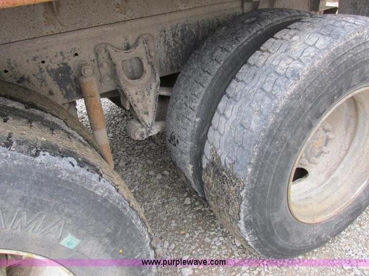 image for item L4130 1993 International 9400 grain truck