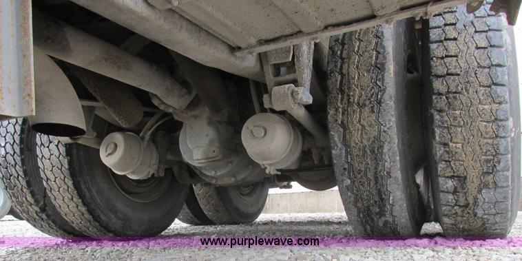 image for item L4130 1993 International 9400 grain truck