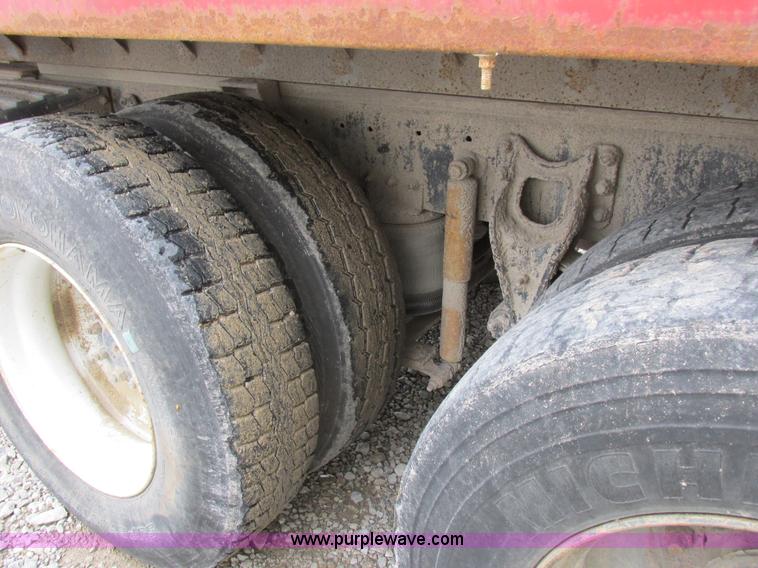 image for item L4130 1993 International 9400 grain truck