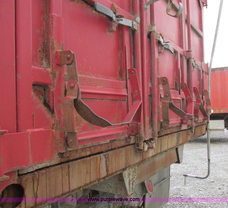 image for item L4130 1993 International 9400 grain truck