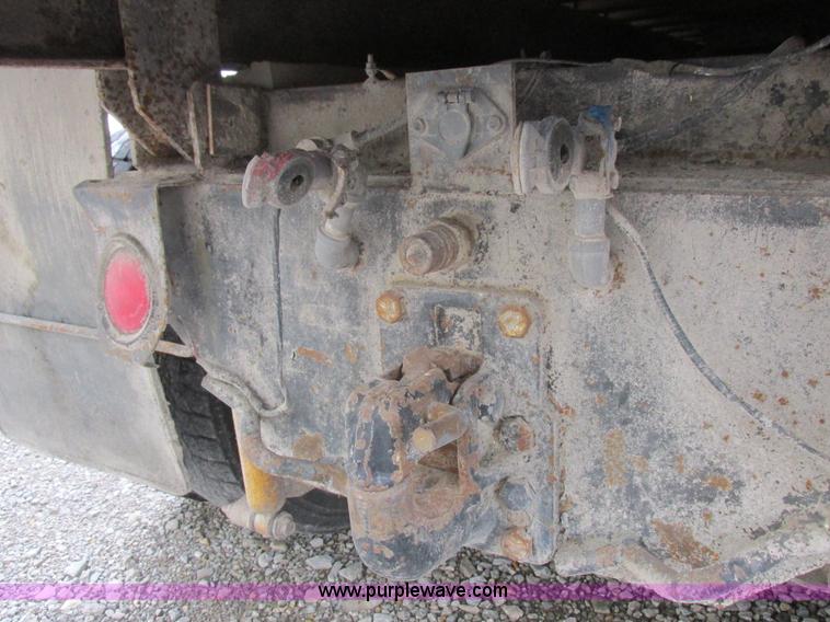 image for item L4130 1993 International 9400 grain truck