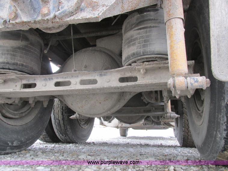 image for item L4130 1993 International 9400 grain truck