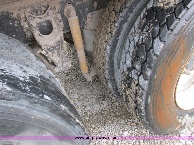 image for item L4130 1993 International 9400 grain truck