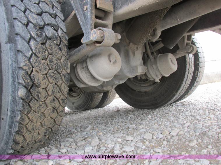 image for item L4130 1993 International 9400 grain truck