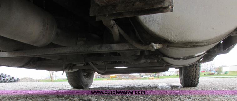 image for item L4130 1993 International 9400 grain truck