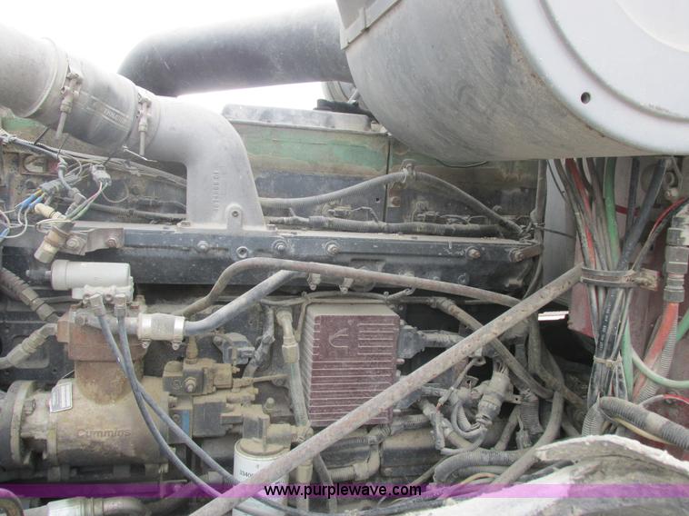 image for item L4130 1993 International 9400 grain truck