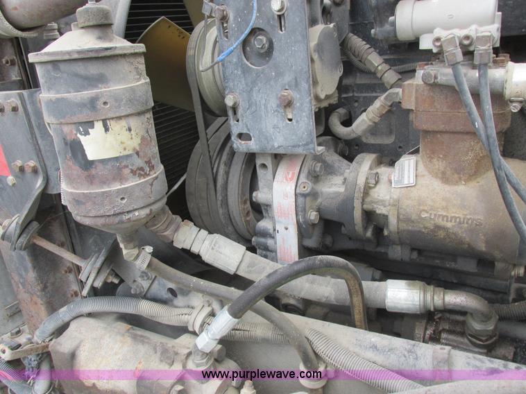 image for item L4130 1993 International 9400 grain truck