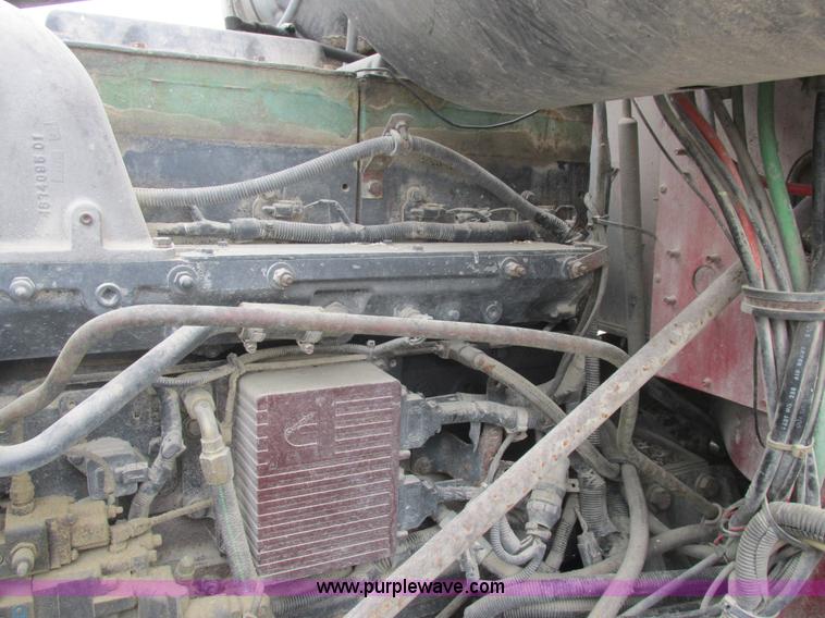 image for item L4130 1993 International 9400 grain truck